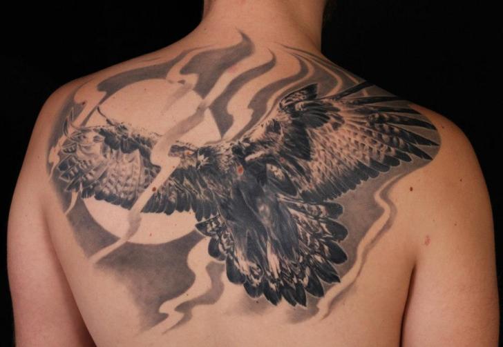 Tatuaje Realista Espalda Águila por Heidi Hay Tattoo