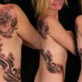 tatuaje Hombro Realista Flor Lado Espalda por Heidi Hay Tattoo