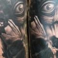 Schulter Totenkopf Hand Auge tattoo von Heidi Hay Tattoo