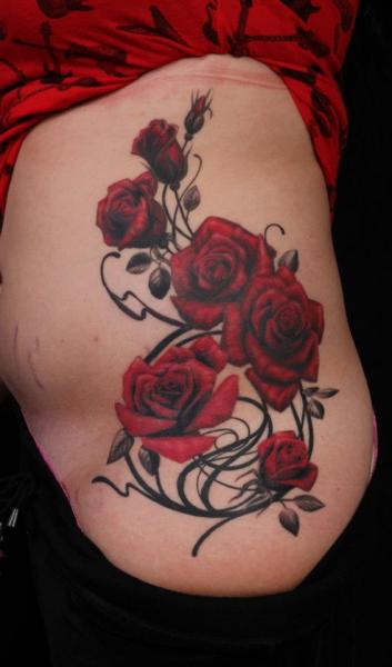 Tatuaggio Realistici Fiore Fianco di Heidi Hay Tattoo