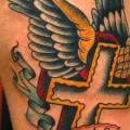 Arm Old School Flügel Crux tattoo von Da Vinci Tattoo
