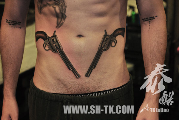 Tatuaggio Realistici Fianco Pistola Pancia di SH TH