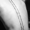 tatuaje Letras Espalda por Tattoo 77