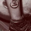 tatuaje Pierna Letras por Tattoo 77