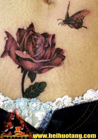 Tatuaje Realista Flor Mariposa Vientre por Heihuotang Tattoo