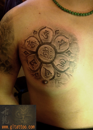 Tatuaggio Petto Simbolo 3d di GL Tattoo