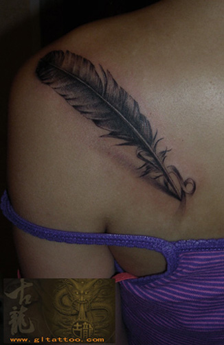 Shoulder Feather 3d Tattoo by GL Tattoo