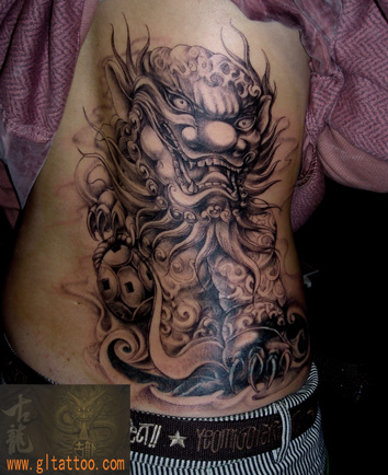 側面 日本語 悪魔 タトゥー よって GL Tattoo