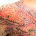 Schulter Japanische Karpfen tattoo von GZ Tattoo