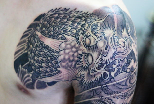Tatuagem Ombro Japonesas Dragão por GZ Tattoo