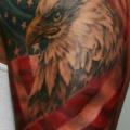 tatuaje Hombro Águila Usa Bandera por Elektrisk Tatovering