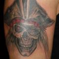 tatuaje Brazo Cráneo Pirata sombrero por Art and Soul Tattoo