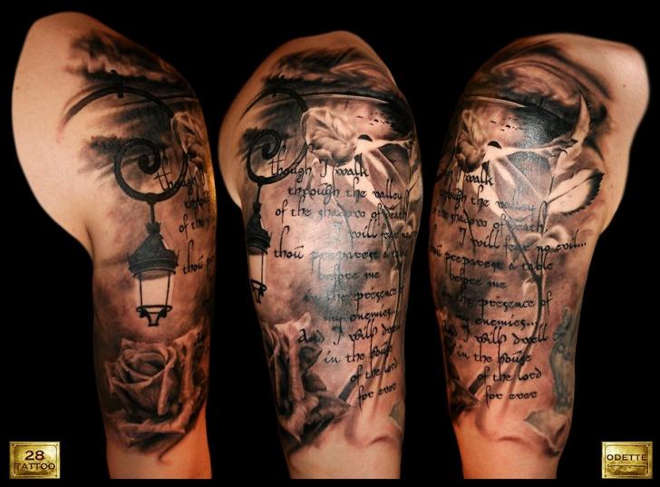 Tatuaggio Spalla Scritte Lampada di 28 Tattoo