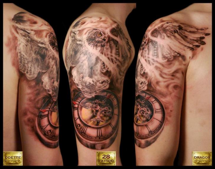 Tatouage Épaule Horloge Hibou par 28 Tattoo