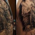 Schulter Realistische Wolf tattoo von 28 Tattoo