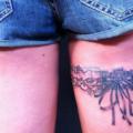 Realistische Bein Strumpfhalter tattoo von World's End Tattoo
