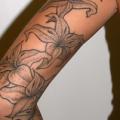 tatuaje Brazo Flor por Popeye Tattoo
