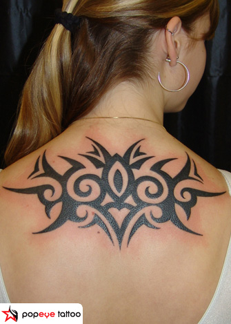 Tatuaje Espalda Tribal por Popeye Tattoo