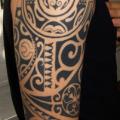 tatouage Bras Tribal Maori par Popeye Tattoo