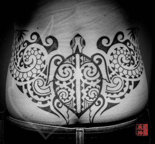 Tatuaje Espalda Tribal Maori Tortuga por Ink Tank