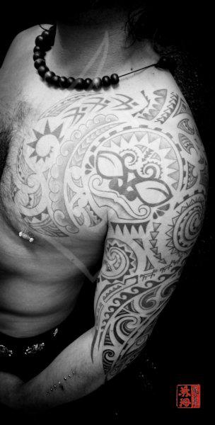 Tatuaje Hombro Tribal por Ink Tank