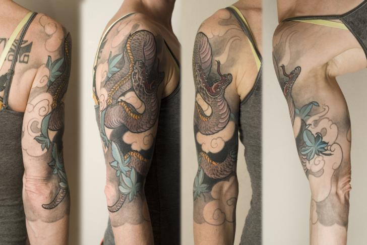 Tatuaje Hombro Serpiente por Shane Tan