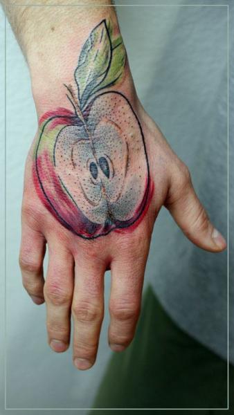 Tatuaje Mano Manzana por Jessica Mach