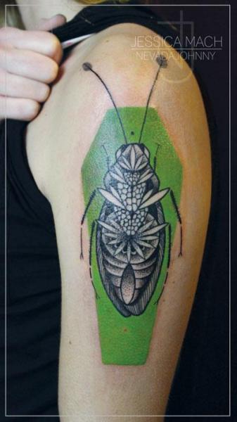Schulter Insekten Tattoo von Jessica Mach
