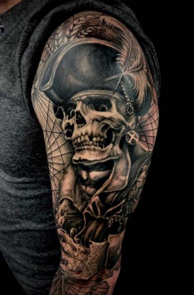 Arm Totenkopf Pirat Sleeve Tattoo von Blue Lotus