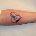 tatuaje Brazo Corazon Cisne por Giahi