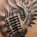 Rücken Flügel Mikrofon tattoo von Giahi