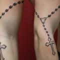tatuaje Brazo Realista Religioso Rosario por Skin Deep Art