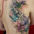 tatuaje Realista Flor Espalda Mariposa Colibrí por Skin Deep Art