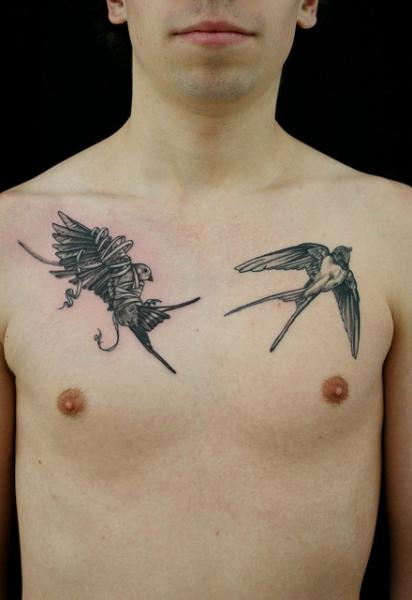 Tatuaggio Realistici Petto Uccello di Skin Deep Art