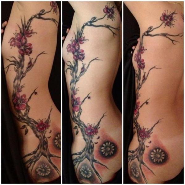 Tatuaje Realista Flor Lado Cereza por Morbid Art Tattoo