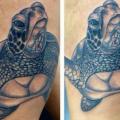 Realistische Schildkröte Oberschenkel tattoo von Morbid Art Tattoo