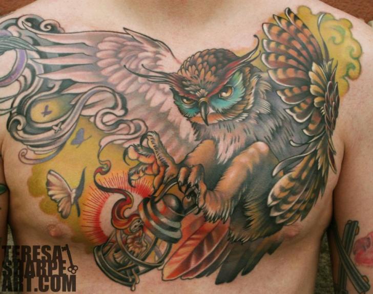 Tatuaż Klatka Piersiowa Sowa Lampa przez Teresa Sharpe