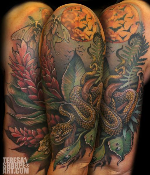 Tatuaje Hombro Serpiente Luna por Teresa Sharpe