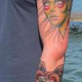 tatuaje Brazo Cráneo Mujer Lobo por Sam Clark
