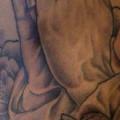 tatuaggio Spalla Mani in preghiera Angeli Religiosi di Stay True Tattoo