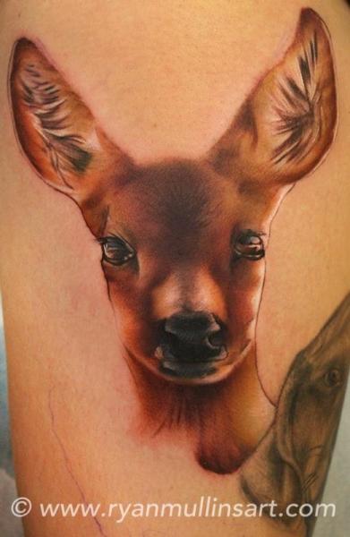 Tatuaje Brazo Realista Ciervo por Art Junkies Tattoos