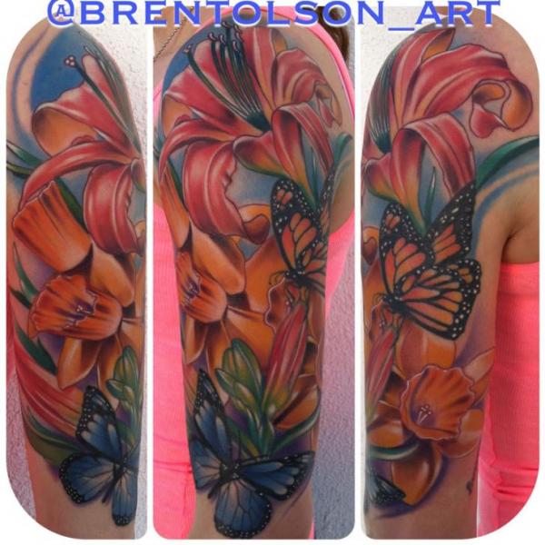Tatuaggio Braccio Realistici Fiore Farfalle di Art Junkies Tattoos