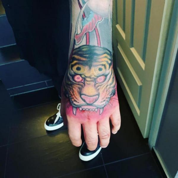 Tatuaż Dłoń Tygrys przez 1969 Tattoo