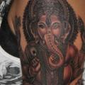 tatuaje Hombro Religioso Ganesh por 1969 Tattoo