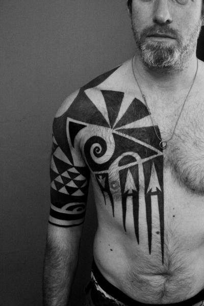 Tatuaje Hombro Brazo Pecho Tribal Vientre Maori por Evil From The Needle