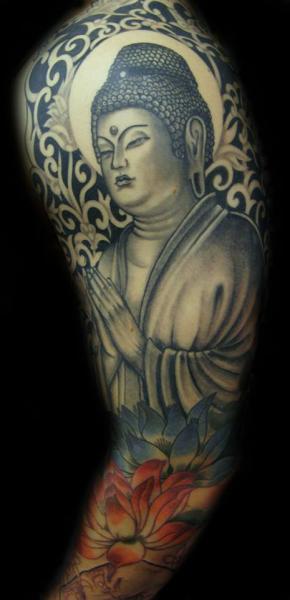 Tatuaje Hombro Brazo Buda Religioso por Evil From The Needle