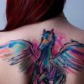 tatuaje Fantasy Espalda Alas Caballo por Ondrash Tattoo