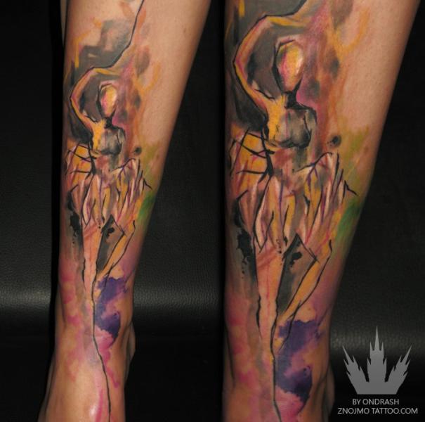 Tatuaje Pierna Abstracto Danza por Ondrash Tattoo