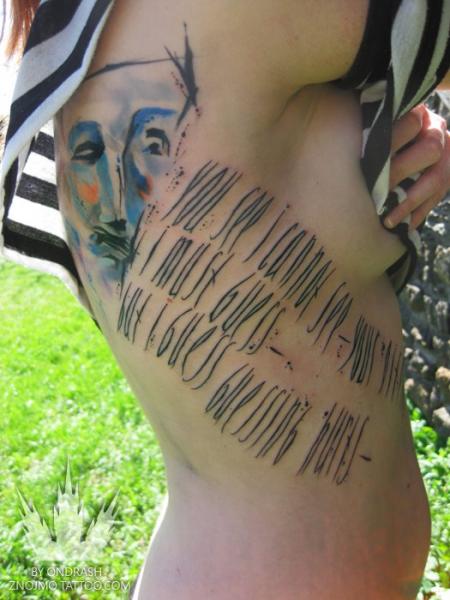 Tatuaggio Fianco Scritte Caratteri di Ondrash Tattoo