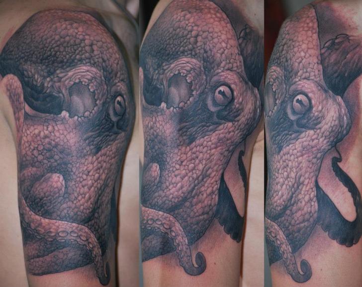 Shoulder Realistic Octopus Tattoo by Silvercrane Tattoo